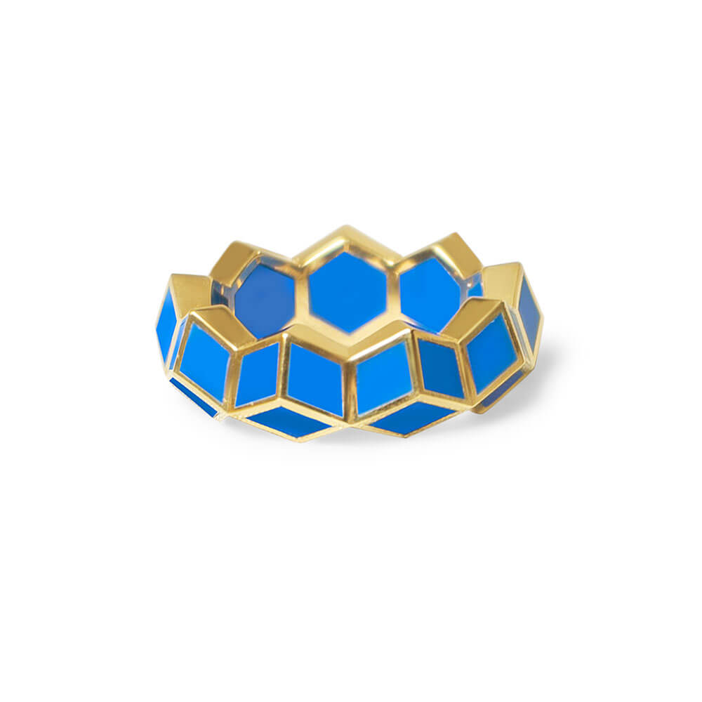 geometric shaped ring band in 18k yellow gold adorned with blue ceramic