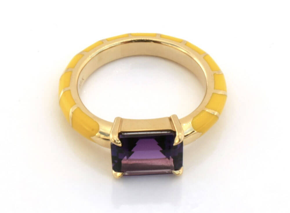BOMBSHELL RING