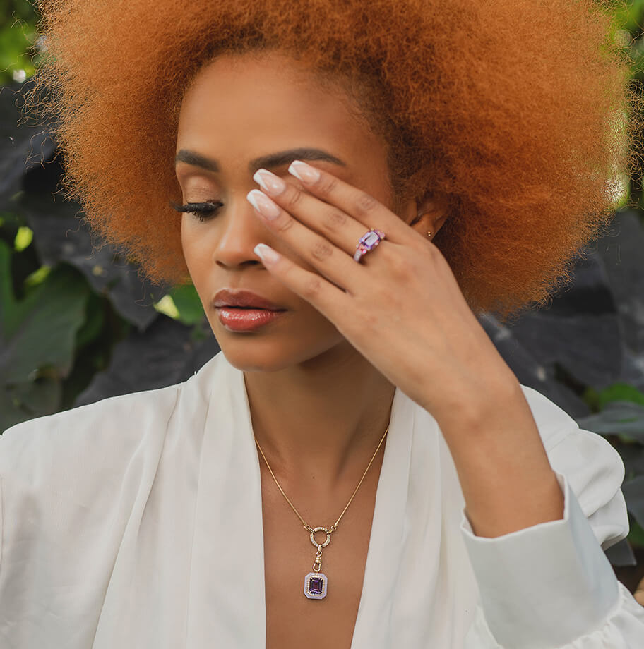 model wearing an 18 carat gold chain with diamonds 